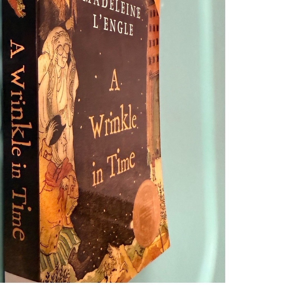 A Wrinkle in Time (Special Teacher's Edition with Bonus Material)
